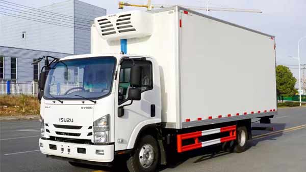 کامیونت ایسوزو 6 تن ( یخچال )